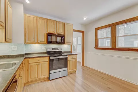 Kitchen - 1561 E Walnut Ave, Des Plaines, IL 60016 photo 1 of 3