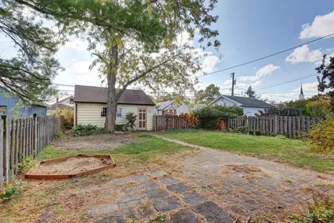 Exterior - 1561 E Walnut Ave, Des Plaines, IL 60016 photo 3 of 4