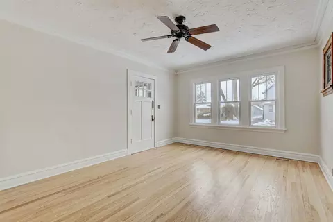 Living - 1561 E Walnut Ave, Des Plaines, IL 60016 photo 2 of 5