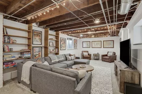Living - 1561 E Walnut Ave, Des Plaines, IL 60016 photo 5 of 5