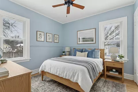 Bedroom - 1561 E Walnut Ave, Des Plaines, IL 60016 photo 3 of 7