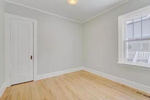 Bedroom - 1561 E Walnut Ave, Des Plaines, IL 60016 photo 6 of 7