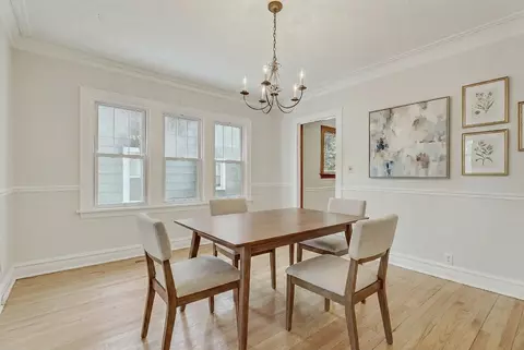 Dining - 1561 E Walnut Ave, Des Plaines, IL 60016 photo 1 of 1