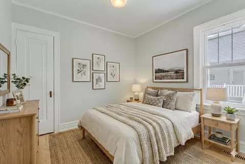 Bedroom - 1561 E Walnut Ave, Des Plaines, IL 60016 photo 5 of 7