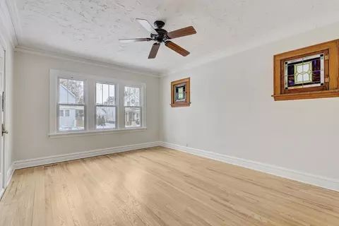 Living - 1561 E Walnut Ave, Des Plaines, IL 60016 photo 3 of 5