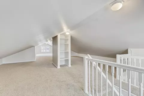 Entry Way - 1561 E Walnut Ave, Des Plaines, IL 60016 photo 1 of 1