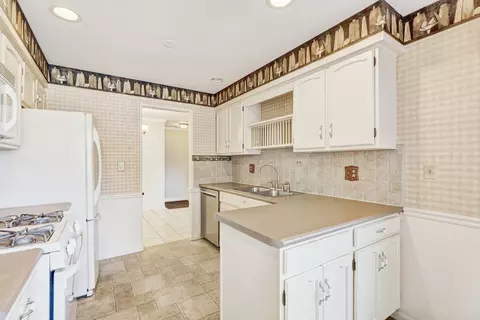 Kitchen - Undisclosed, Wheaton, IL 60189 photo 4 of 5