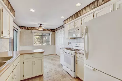 Kitchen - Undisclosed, Wheaton, IL 60189 photo 2 of 5