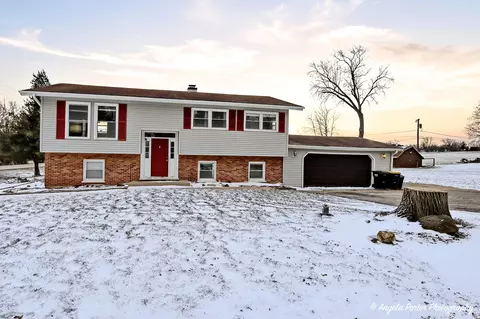 3601 Ellen Rd, Mchenry, IL 60050