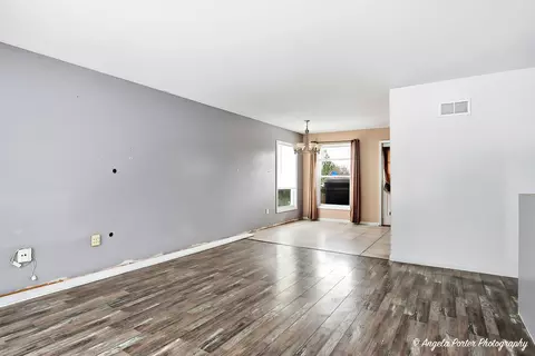 Living - 3601 Ellen Rd, Mchenry, IL 60050 photo 4 of 7