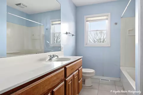 Bath - 3601 Ellen Rd, Mchenry, IL 60050 photo 1 of 2