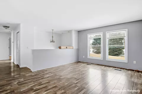 Living - 3601 Ellen Rd, Mchenry, IL 60050 photo 2 of 7