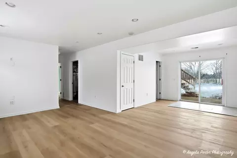 Living - 3601 Ellen Rd, Mchenry, IL 60050 photo 5 of 7