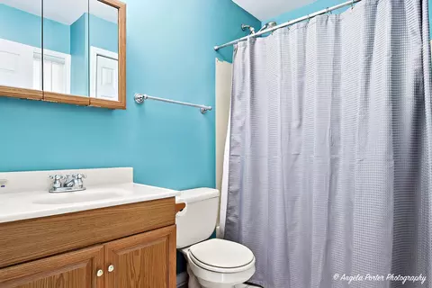 Bath - 3601 Ellen Rd, Mchenry, IL 60050 photo 2 of 2