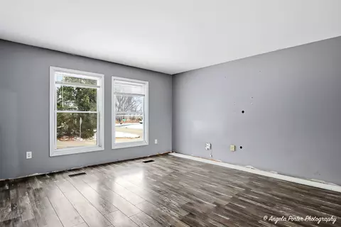 Living - 3601 Ellen Rd, Mchenry, IL 60050 photo 1 of 7