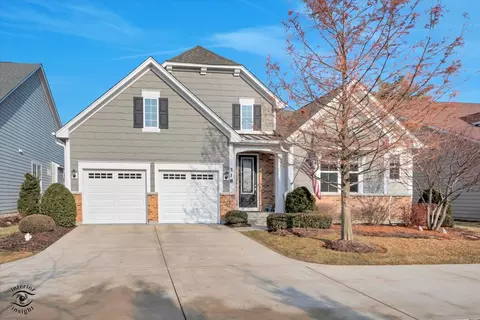 318 Arabian Cir, Willowbrook, IL 60527