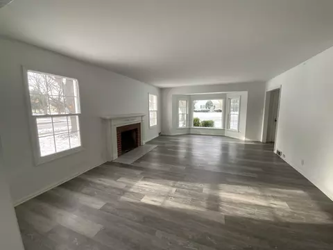 Living - 160 Ingleside Ave, Aurora, IL 60506 photo 1 of 5