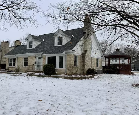 Exterior - 160 Ingleside Ave, Aurora, IL 60506 photo 2 of 2