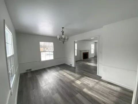 Living - 160 Ingleside Ave, Aurora, IL 60506 photo 3 of 5