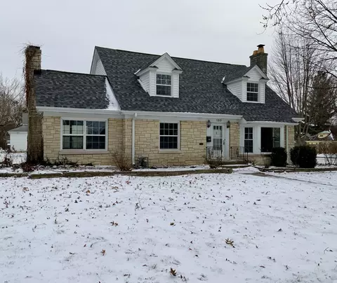 160 Ingleside Ave, Aurora, IL 60506
