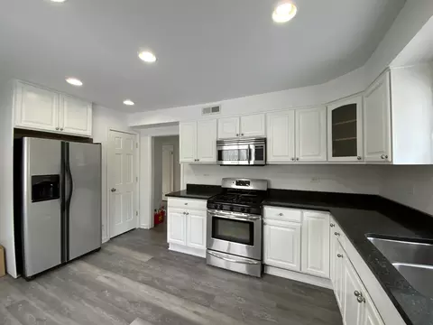 Kitchen - 160 Ingleside Ave, Aurora, IL 60506 photo 2 of 2