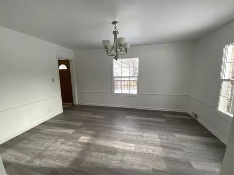 Living - 160 Ingleside Ave, Aurora, IL 60506 photo 4 of 5