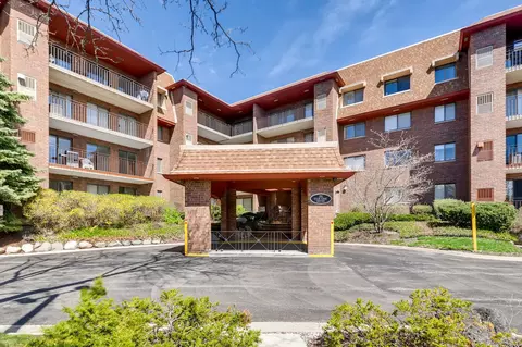 101 Old Oak Dr #305, Buffalo Grove, IL 60089