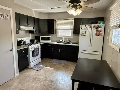 Kitchen - 5653 Dover Rd, Oak Forest, IL 60452 photo 1 of 2