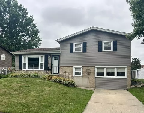 5653 Dover Rd, Oak Forest, IL 60452