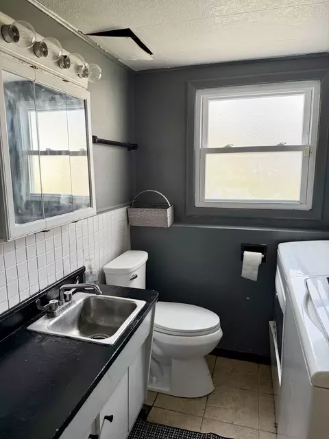 Bath - 5653 Dover Rd, Oak Forest, IL 60452 photo 2 of 3