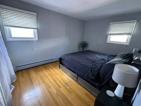 Bedroom - 5653 Dover Rd, Oak Forest, IL 60452 photo 2 of 4