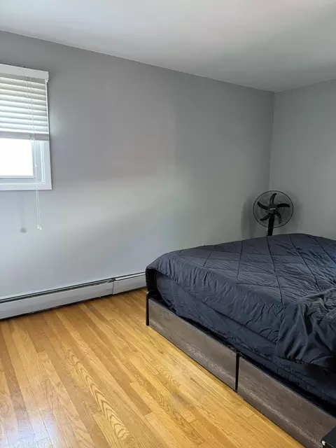 Bedroom - 5653 Dover Rd, Oak Forest, IL 60452 photo 1 of 4
