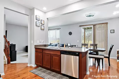 Kitchen - 5912 Dublin Ct, Mchenry, IL 60050 photo 3 of 4