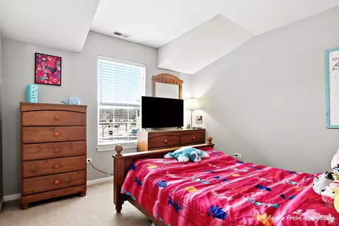 Bedroom - 5912 Dublin Ct, Mchenry, IL 60050 photo 5 of 5