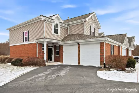 5912 Dublin Ct, Mchenry, IL 60050