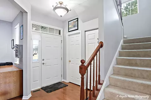 Entry Way - 5912 Dublin Ct, Mchenry, IL 60050 photo 1 of 3
