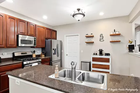 Kitchen - 5912 Dublin Ct, Mchenry, IL 60050 photo 4 of 4