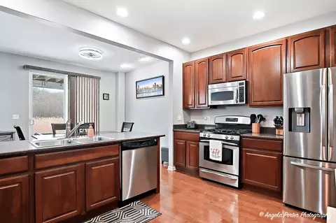 Kitchen - 5912 Dublin Ct, Mchenry, IL 60050 photo 2 of 4