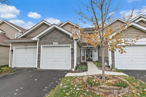 1113 Regency Ct, Schaumburg, IL 60193