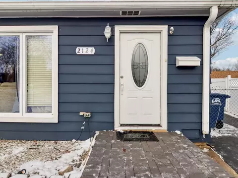 Exterior - 2124 Halsey Dr, Des Plaines, IL 60018 photo 3 of 8