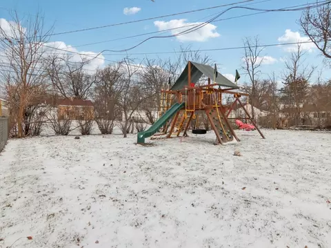 Exterior - 2124 Halsey Dr, Des Plaines, IL 60018 photo 6 of 8