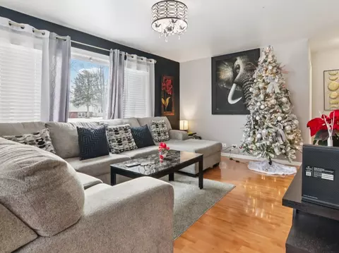 Living - 2124 Halsey Dr, Des Plaines, IL 60018 photo 1 of 3