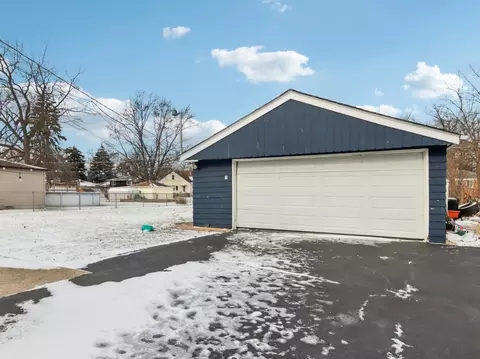 Exterior - 2124 Halsey Dr, Des Plaines, IL 60018 photo 4 of 8