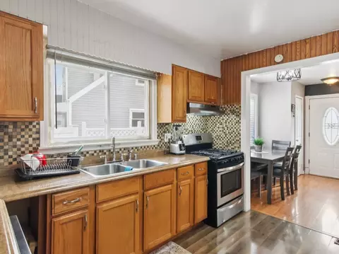 Kitchen - 2124 Halsey Dr, Des Plaines, IL 60018 photo 2 of 3