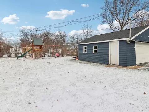 Exterior - 2124 Halsey Dr, Des Plaines, IL 60018 photo 5 of 8