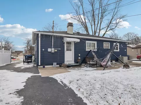 Exterior - 2124 Halsey Dr, Des Plaines, IL 60018 photo 8 of 8