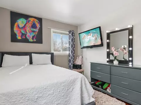 Bedroom - 2124 Halsey Dr, Des Plaines, IL 60018 photo 2 of 6