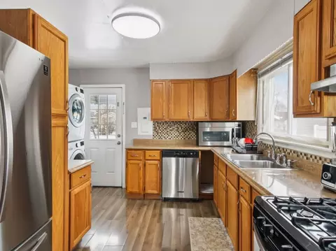 Kitchen - 2124 Halsey Dr, Des Plaines, IL 60018 photo 3 of 3