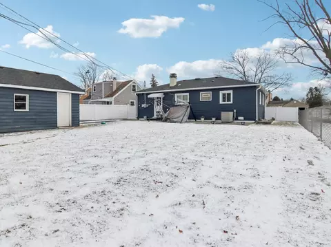 Exterior - 2124 Halsey Dr, Des Plaines, IL 60018 photo 7 of 8