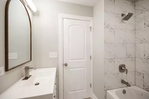 Bath - 518 E 90th St, Chicago, IL 60619 photo 2 of 8